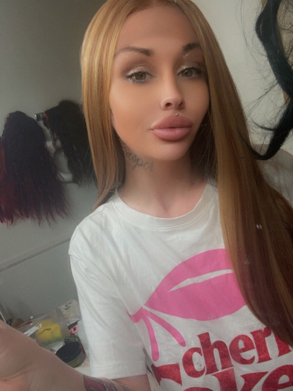 Carmel 30 inch lace front wig - Picture 2 of 4